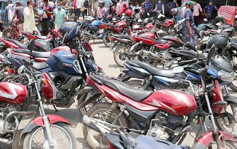 তেল না পাওয়ার ক্ষোভে সড়ক অবরোধ, গাইবান্ধায় সাময়িক যানজট