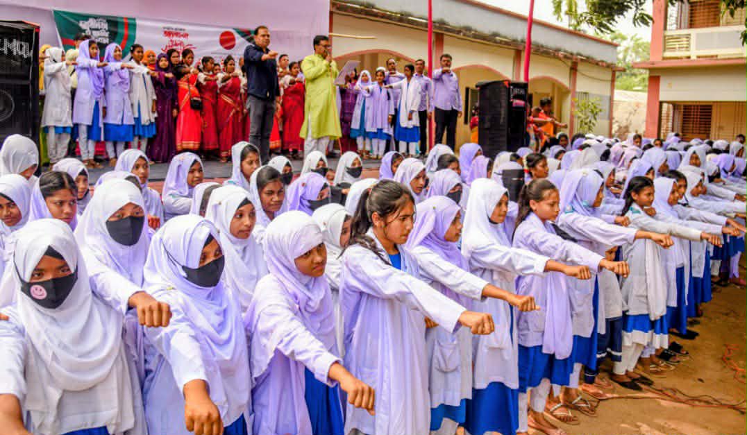 গাইবান্ধায় সাঁওতাল-বাঙালি শিক্ষার্থীদের সম্প্রীতি সমাবেশ