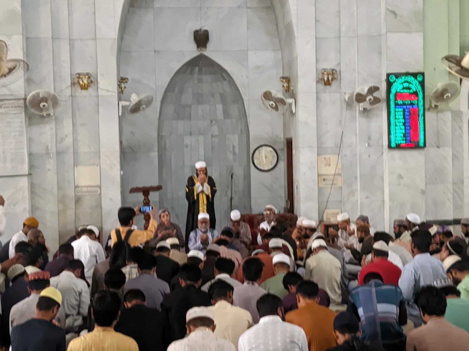 ইবি শিক্ষিকা রুনার রূহের মাগফেরাত কামনায় প্রশাসনের দোয়া