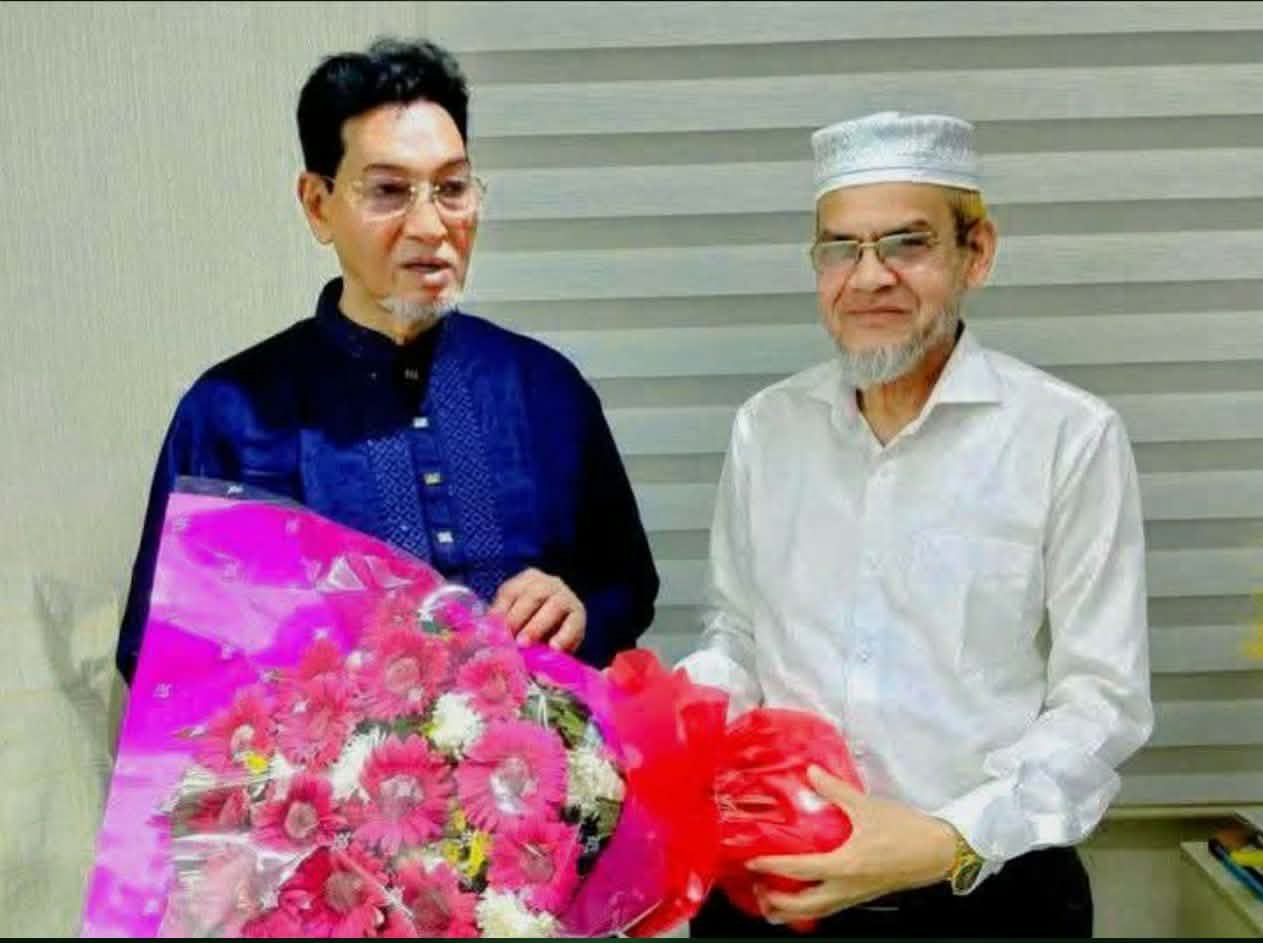 জাতীয় সংসদের চিফ হুইপ নুরুল ইসলাম মনিকে ফুলেল শুভেচ্ছা