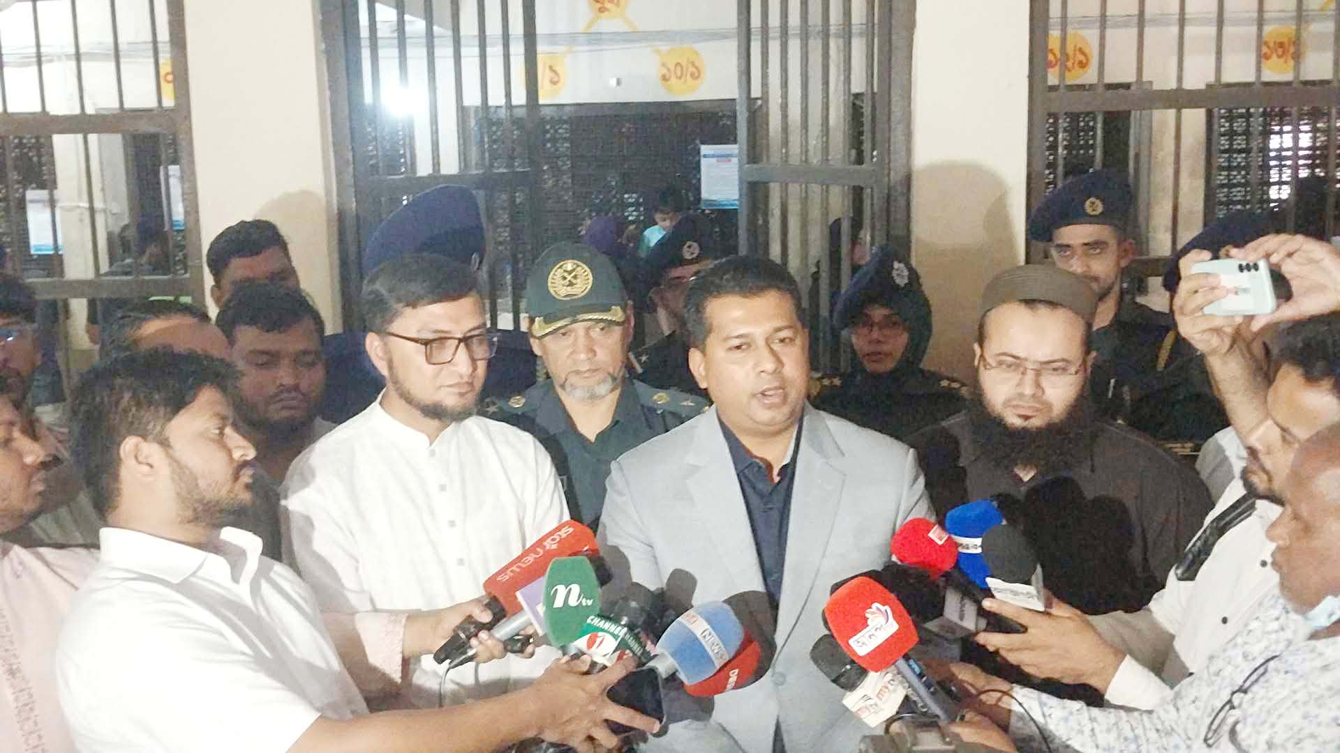 চট্টগ্রামে আলহাজ্ব শামসুল হক ফাউন্ডেশনের উদ্যোগে চট্টগ্রাম কেন্দ্রীয় কারাগারে ইন্টারকম সেবা উদ্বোধন