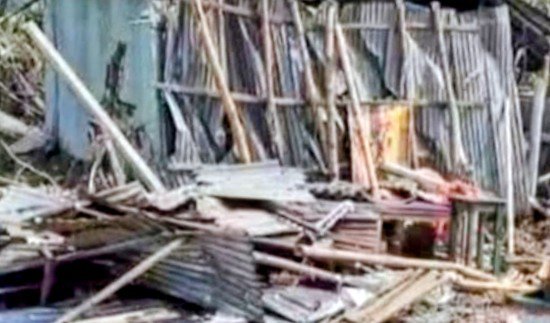 গাইবান্ধায় ঘূর্ণিঝড়ে ব্যাপক ক্ষতি, প্রয়োজনীয় সহায়তা প্রদানের আশ্বাস দিলেন ইউএনও