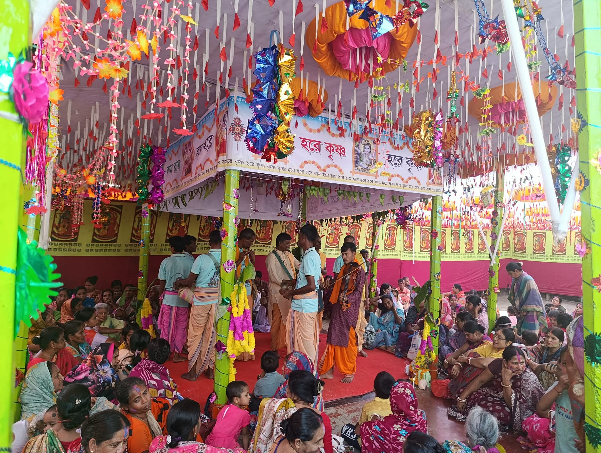 তাড়াইলে কালনার আখড়ায় হোলি উদযাপন