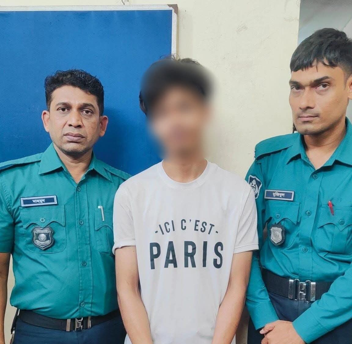 সিএমপি’র বায়েজিদ বোস্তামী থানা পুলিশের বিশেষ অভিযানে শীর্ষ সন্ত্রাসী বড় সাজ্জাদের ভাগিনা মোঃ আলভিন (৩১) গ্রেফতার
