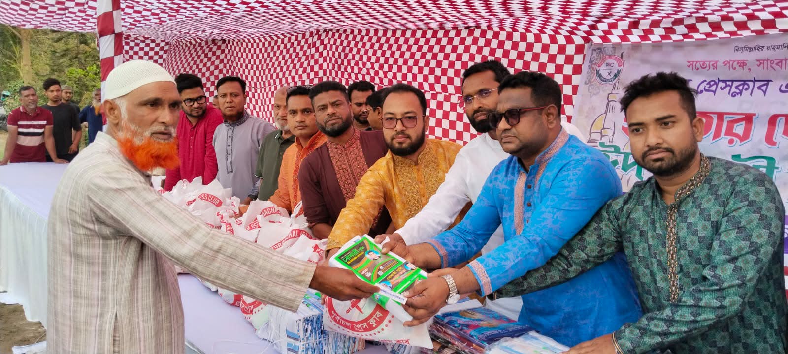 পূর্বাচল প্রেসক্লাবের আয়োজনে ইফতার ও দুস্থ্যদের মাঝে ঈদ সামগ্রী বিতরণ
