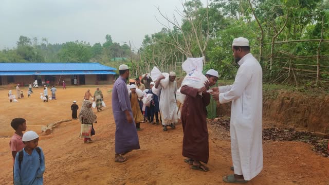 আশ ফাউন্ডেশনের উপহার পৌছে গেল রাঙ্গামাটির দুর্গম অঞ্চলে