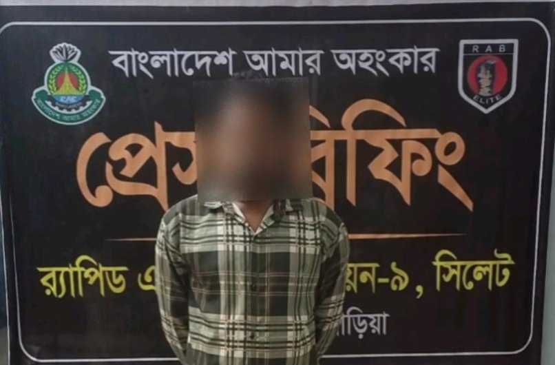 কোতোয়ালি থানার চাঞ্চল্যকর সন্ত্রাসী হামলায় যুবকের কবজি বিচ্ছিন্ন হওয়ার ঘটনায় ৪৮ ঘন্টার মধ্যে অন্যতম আসামিকে গ্রেফতার করেছে র‌্যাব-৭, চট্টগ্রাম ও র‌্যাব-৯, সিলেট