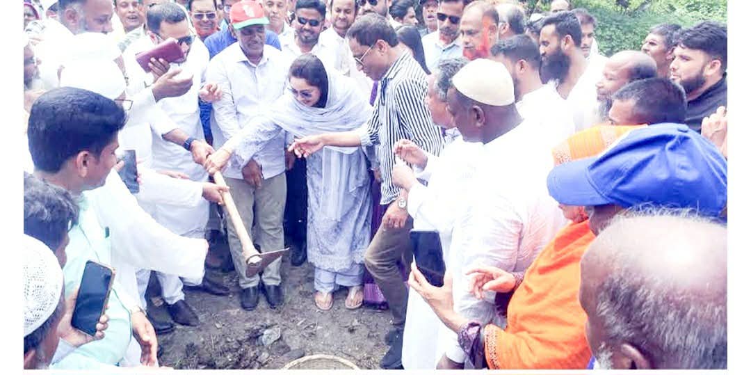 ফরিদপুরে নাব্যতা উদ্ধারে কানাইপুর বাজার সংলগ্ন কুমার নদী পুনঃখনন উদ্বোধনে নায়াব ইউসুফ এমপি