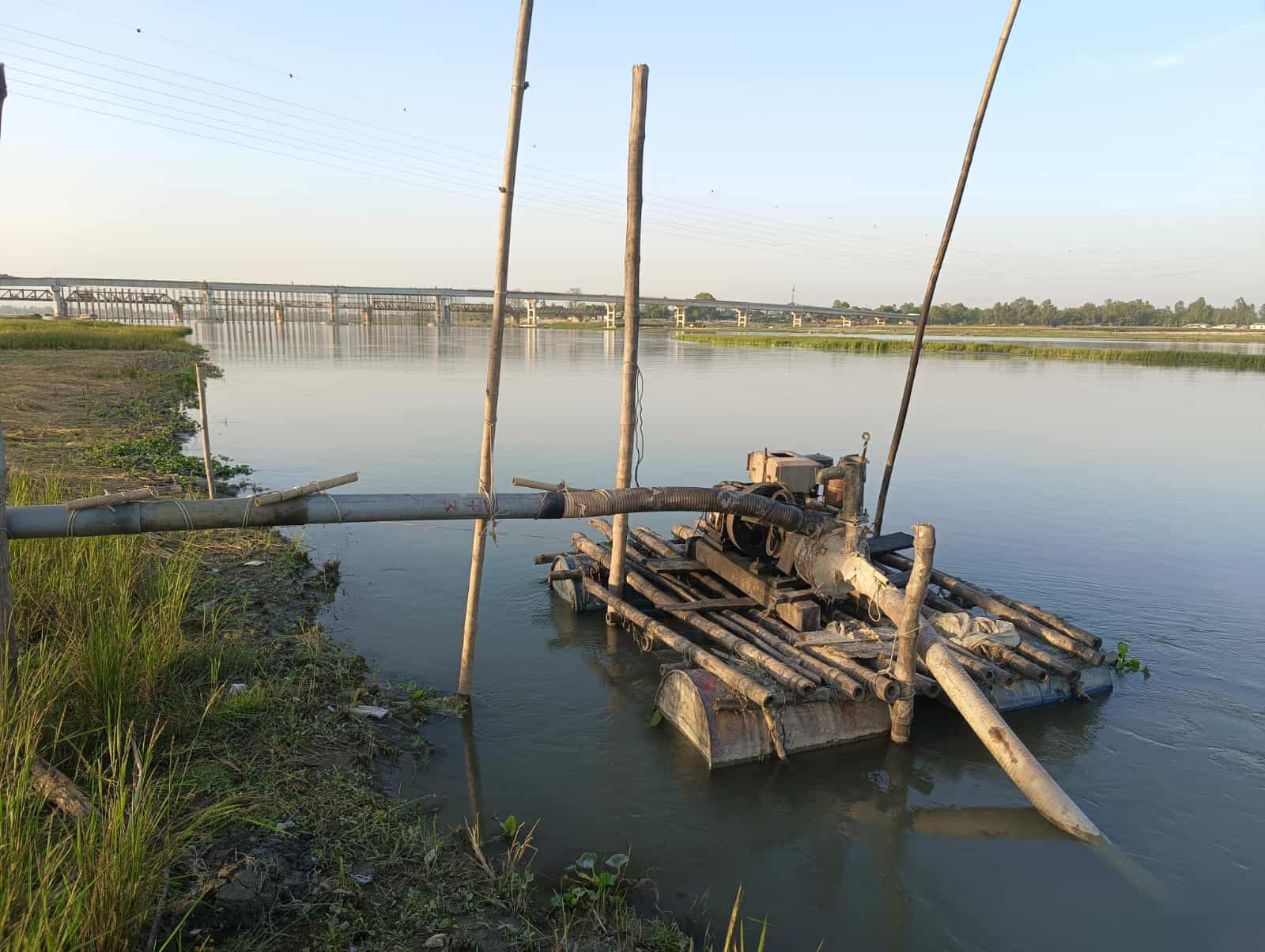 ভূরুঙ্গামারীতে দুধকুমার নদে অবৈধ বালু উত্তোলন: ঝুঁকিতে সোনাহাট সেতু ও তীর রক্ষা বাঁধ