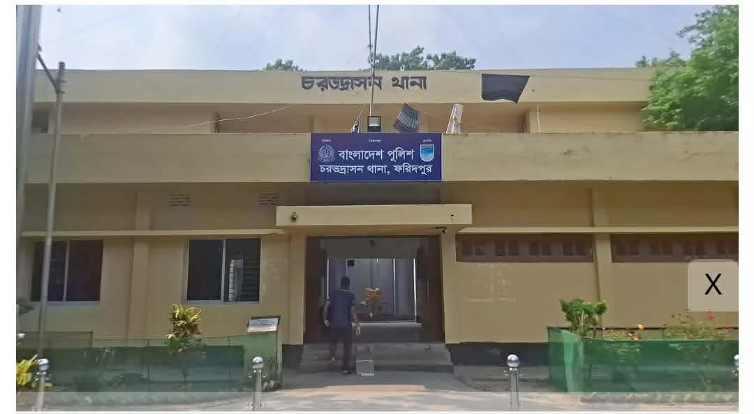 চরভদ্রাসনে পুলিশের ওপর হামলা আটক আ.লীগ নেতাকে হ্যান্ডকাপসহ আটকে :পাঁচ পুলিশের হামলায় আহত