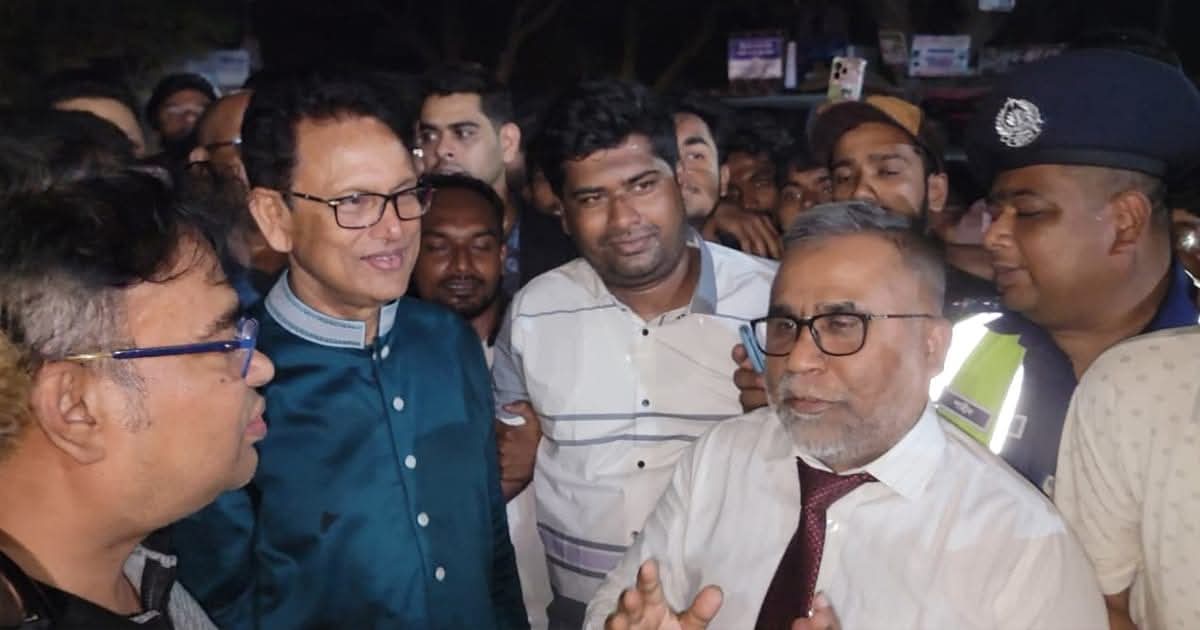 যবিপ্রবি থেকে ফেরার পথে ইবি ছাত্রদলের সাথে শিক্ষামন্ত্রীর সাক্ষাৎ