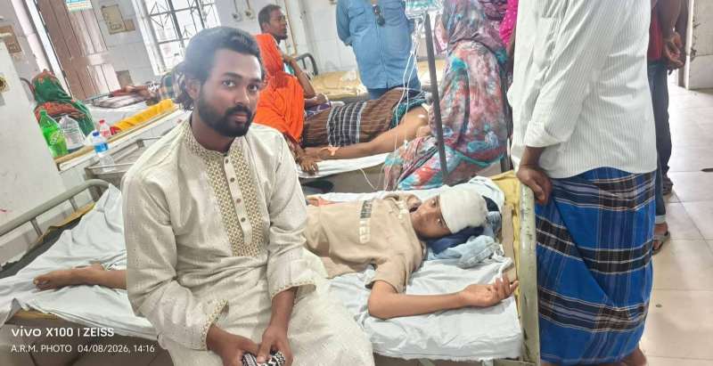 নড়াইলে লোহাগড়ায় টিকটক, ফ্রি-ফায়ার নিয়ে দুইপক্ষের সংঘর্ষ, আহত ১০