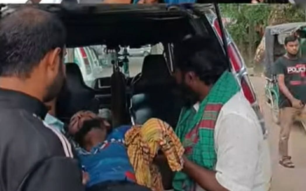 নবীনগরে ধান মাড়াইয়ের সময় মর্মান্তিক দুর্ঘটনা: যুবকের হাতের কব্জি বিচ্ছিন্ন, ঢাকায় রেফার