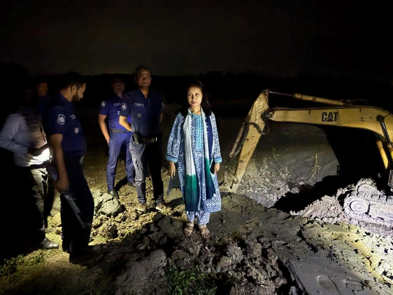 অবৈধভাবে কৃষি জমি থেকে মাটি কাটায় সদরপুরে ৫০ হাজার টাকা জরিমানা