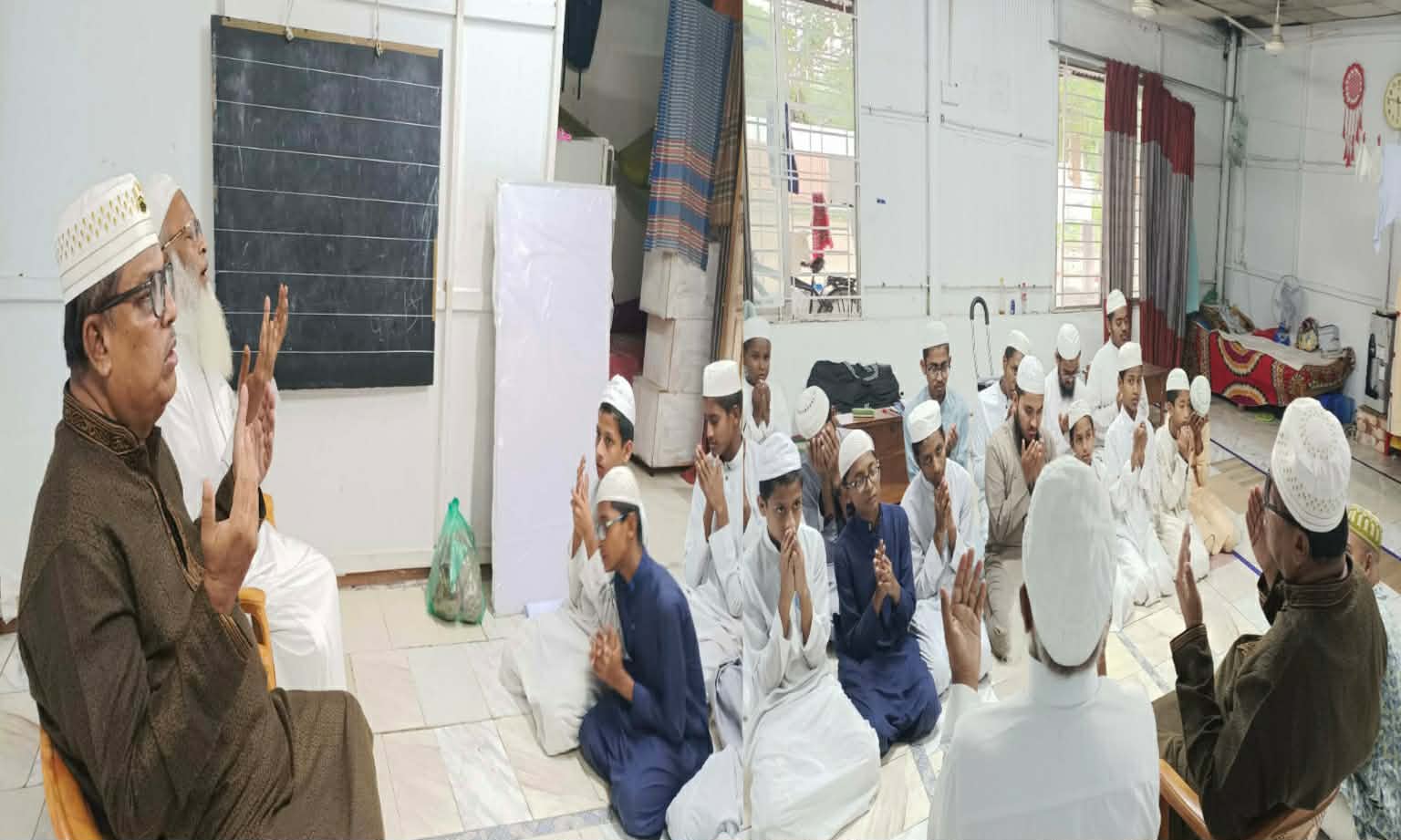 ইসলামী শিক্ষাকে এগিয়ে নিতে ড. রশিদুল হাসানের উদ্যোগ মাদরাসায় শিক্ষা সামগ্রী বিতরণ।