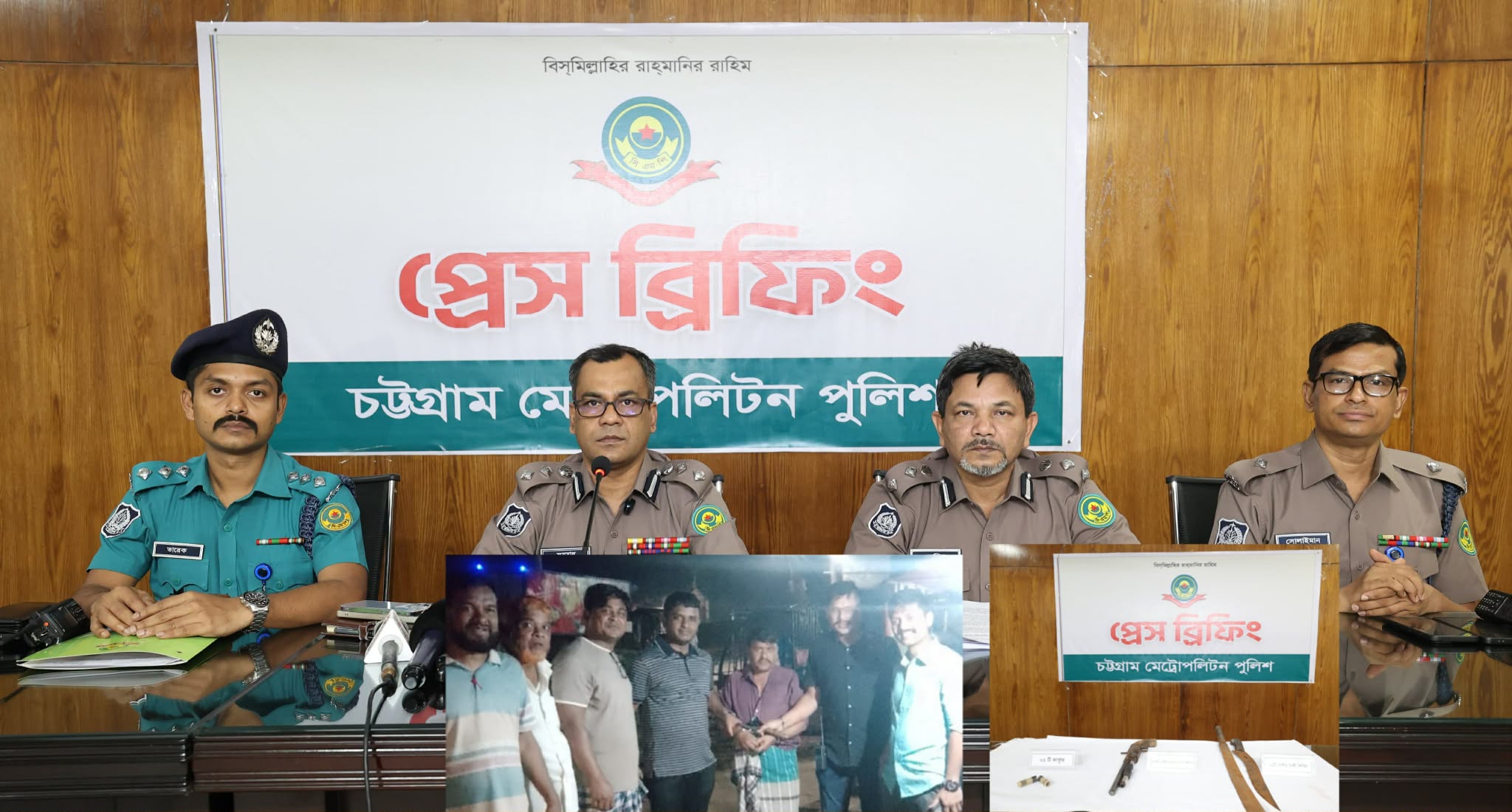 বাকলিয়ায় গুলিবর্ষণকারী অস্ত্রধারী সন্ত্রাসী শ্যুটার ফারুক গ্রেফতার
