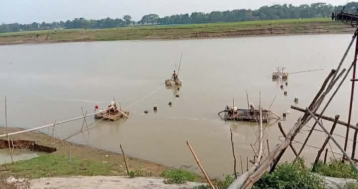 নেত্রকোণায় বালু লুটের মহোৎসব: অন্তত ৫০০ কোটি টাকার রাজস্ব হারাচ্ছে সরকার