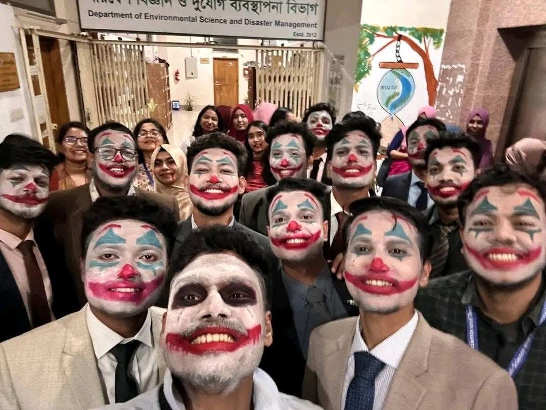 জোকার সেজে ব্যতিক্রমী বিদায় নোবিপ্রবি শিক্ষার্থীদের