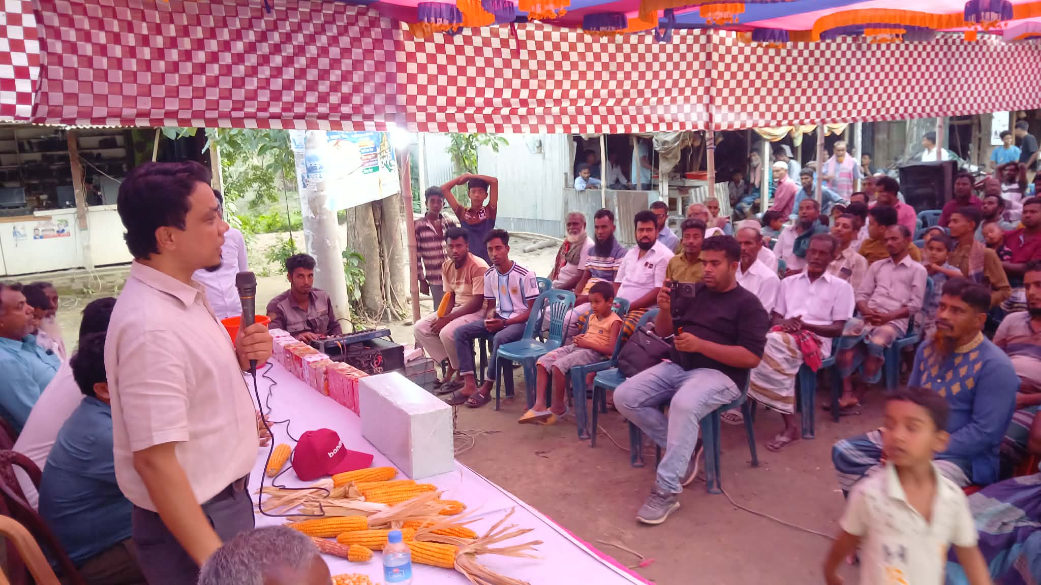 চরভদ্রাসনের চরহরিরামপুর ইউনিয়নের উন্নত মানের হাইব্রিট প্রেসিডেন্ট ভুট্টার মাঠ দিবসের  জনসতনতা 