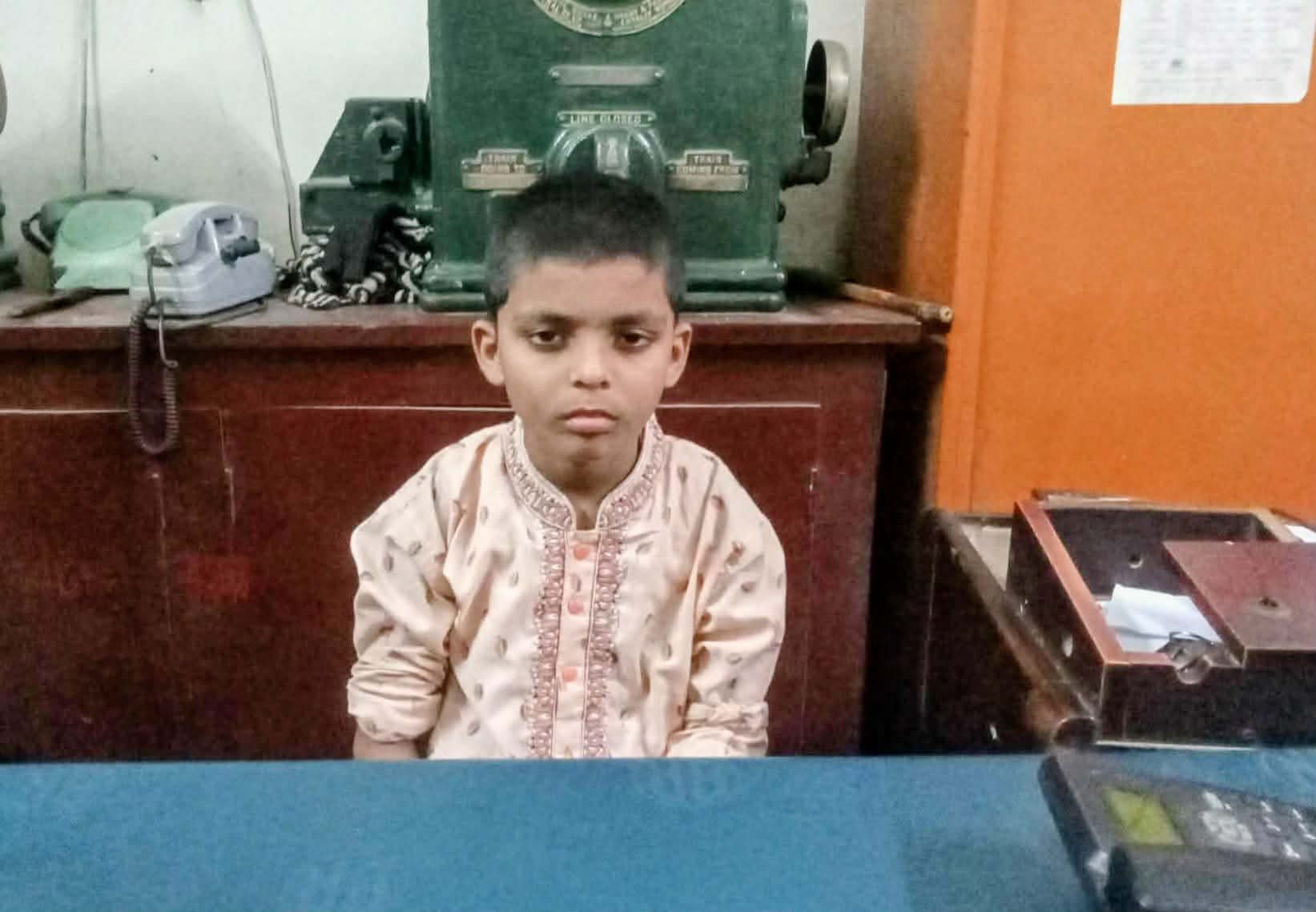 অজ্ঞাতনামা শিশুর পরিবারের সন্ধান চান গাইবান্ধা রেলওয়ে স্টেশন মাস্টার