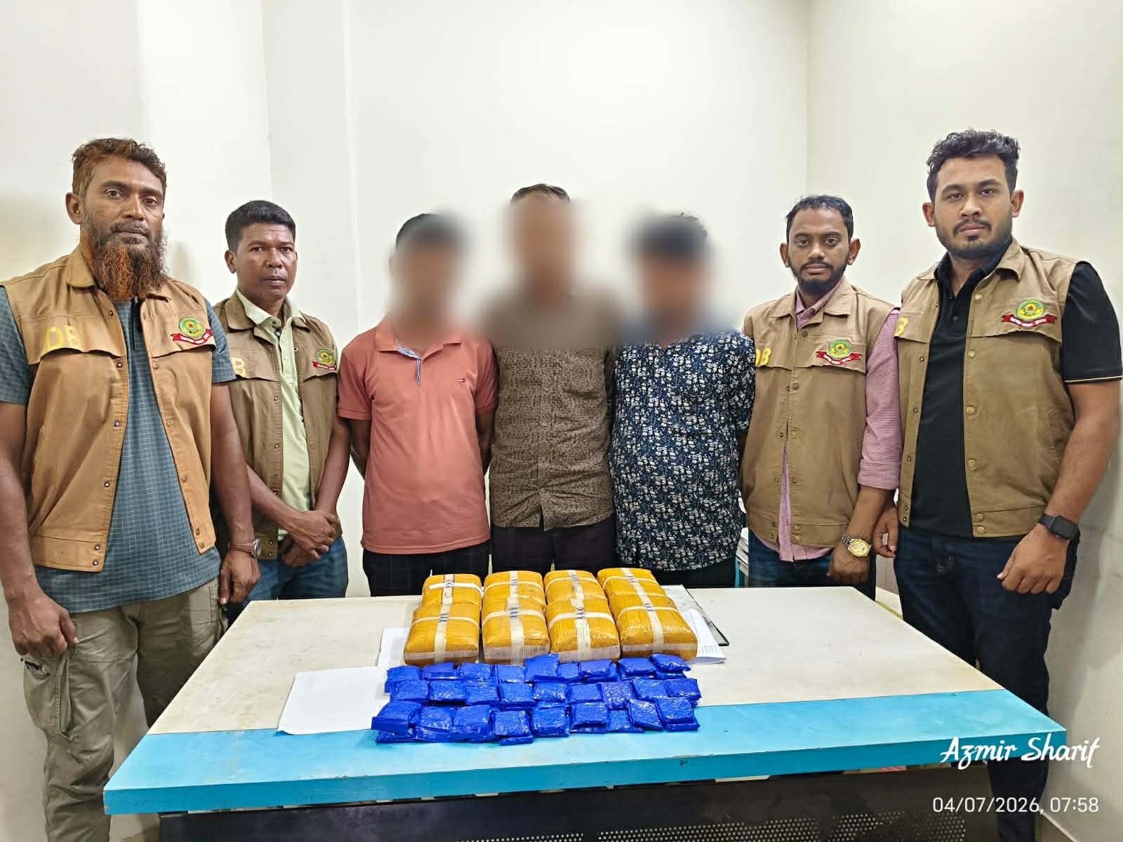 সিএমপি ডিবি পশ্চিমের অভিযানে ৮ কেজি হেরোইন, ১৪ হাজার ইয়াবা ও বাস জব্দ, গ্রেফতার ৩