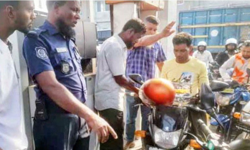জ্বালানি সংকটে ঘুরছেনা মোটরসাইকেলের চাকা, বিপাকে সাংবাদিকরা