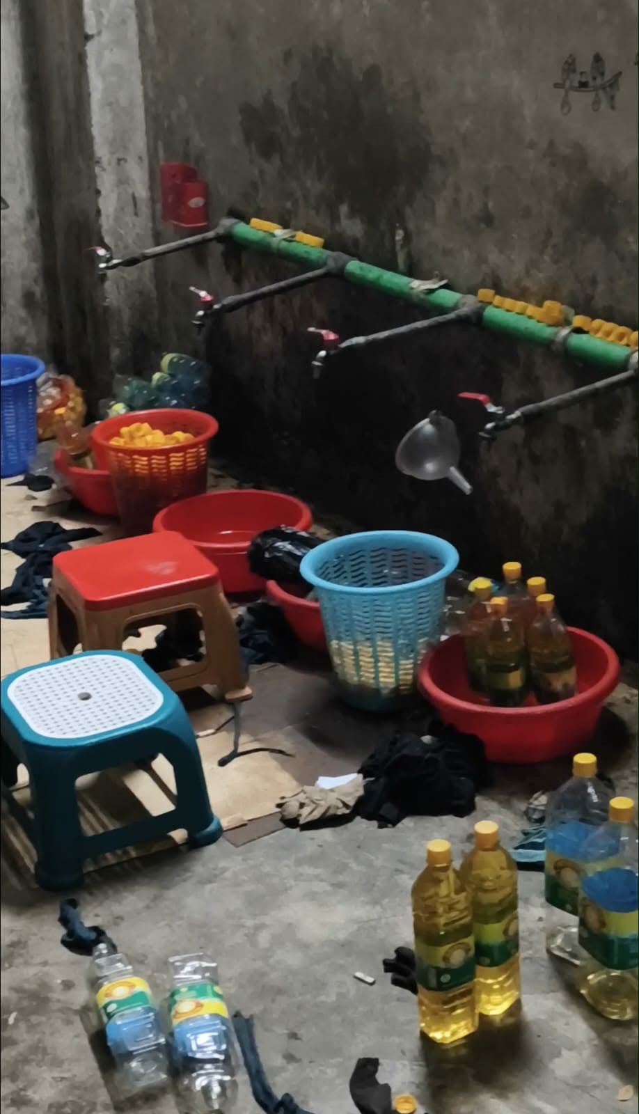র‍্যাব-৭, চট্টগ্রাম এর উদ্যোগে নির্বাহী ম্যাজিস্ট্রেট ও বিএসটিআই কর্তৃক মোবাইল কোট পরিচালনা করে ২২৬৪২ লিটার তেল জব্দ এবং ০২ প্রতিষ্ঠানকে ৬০ হাজার টাকা জরিমানা