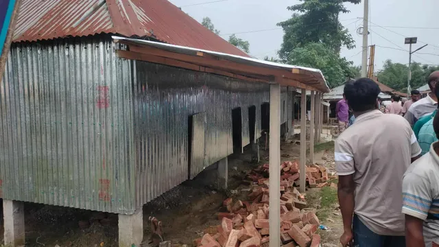 পাউবোর জমি দখল করে আধাপাকা ঘর নির্মাণের অভিযোগ, উচ্ছেদের দাবি এলাকাবাসীর