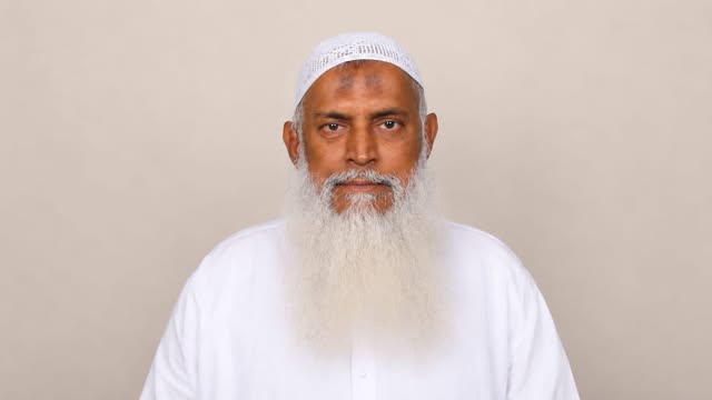 শেষ মুহূর্তের সংকট কাটিয়ে দুই হজযাত্রীর সৌদি যাত্রা নিশ্চিত করলেন ধর্মমন্ত্রী