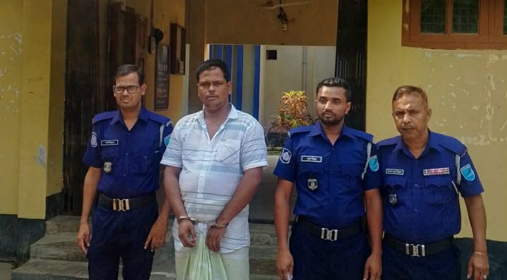চরভদ্রাসনে সন্ত্রাসবিরোধী আইনে উপজেলা যুবলীগের সাধারণ সম্পাদক খোকন মোল্লা(৩৭)কে গ্রেপ্তার