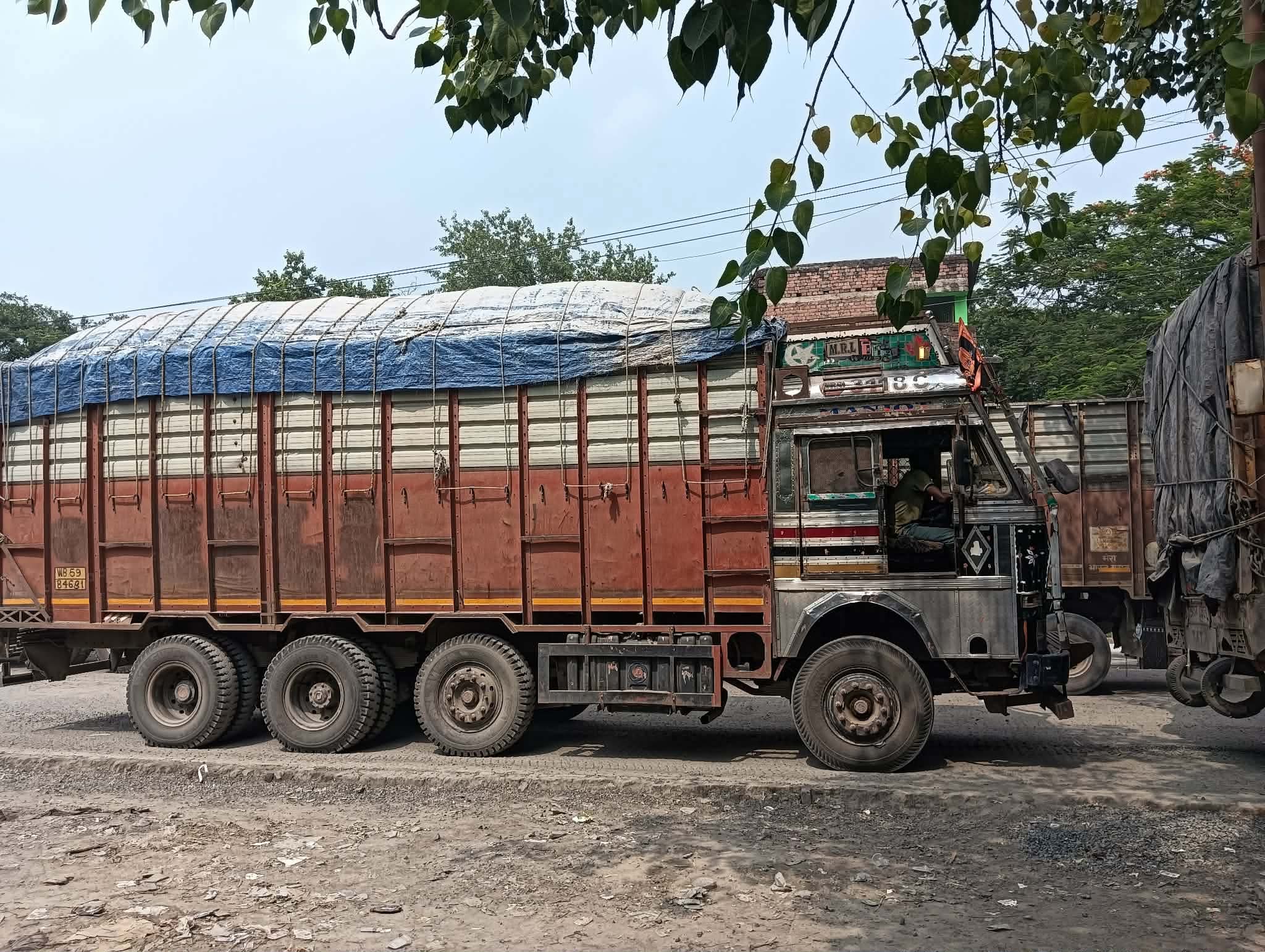 ঈদ উপলক্ষে সোনামসজিদ স্থলবন্দরে ৮ দিন আমদানি-রপ্তানি বন্ধ