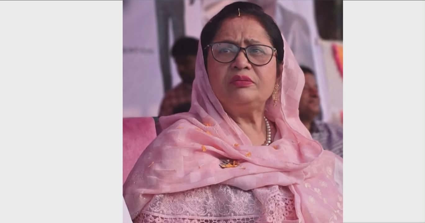 কচুয়ার নাজমুন নাহার বেবী দাউদকান্দি মেঘনা ব্রীজের উপর সড়ক দূর্ঘটনায় মারাত্নক আহত