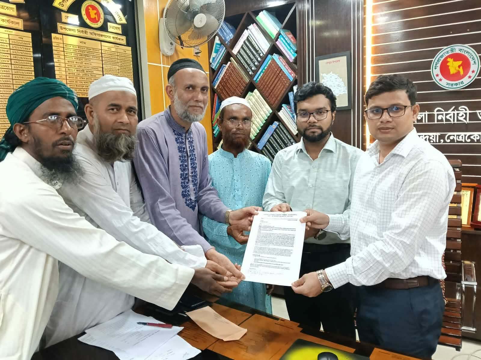 কেন্দুয়ায় চাকরি জাতীয়করণের দাবিতে সংবাদ সম্মেলন ও স্মারকলিপি প্রদান