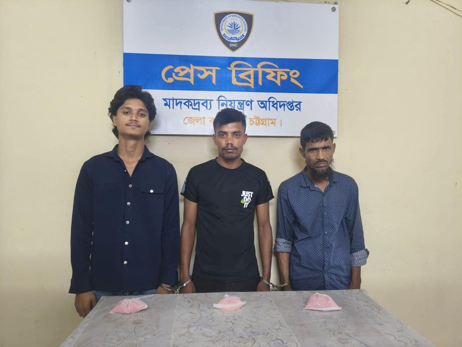চট্টগ্রামে ডিএনসি’র অভিযান ইয়াবাসহ রোহিঙ্গা মাদক কারবারি গ্রেফতার ৩
