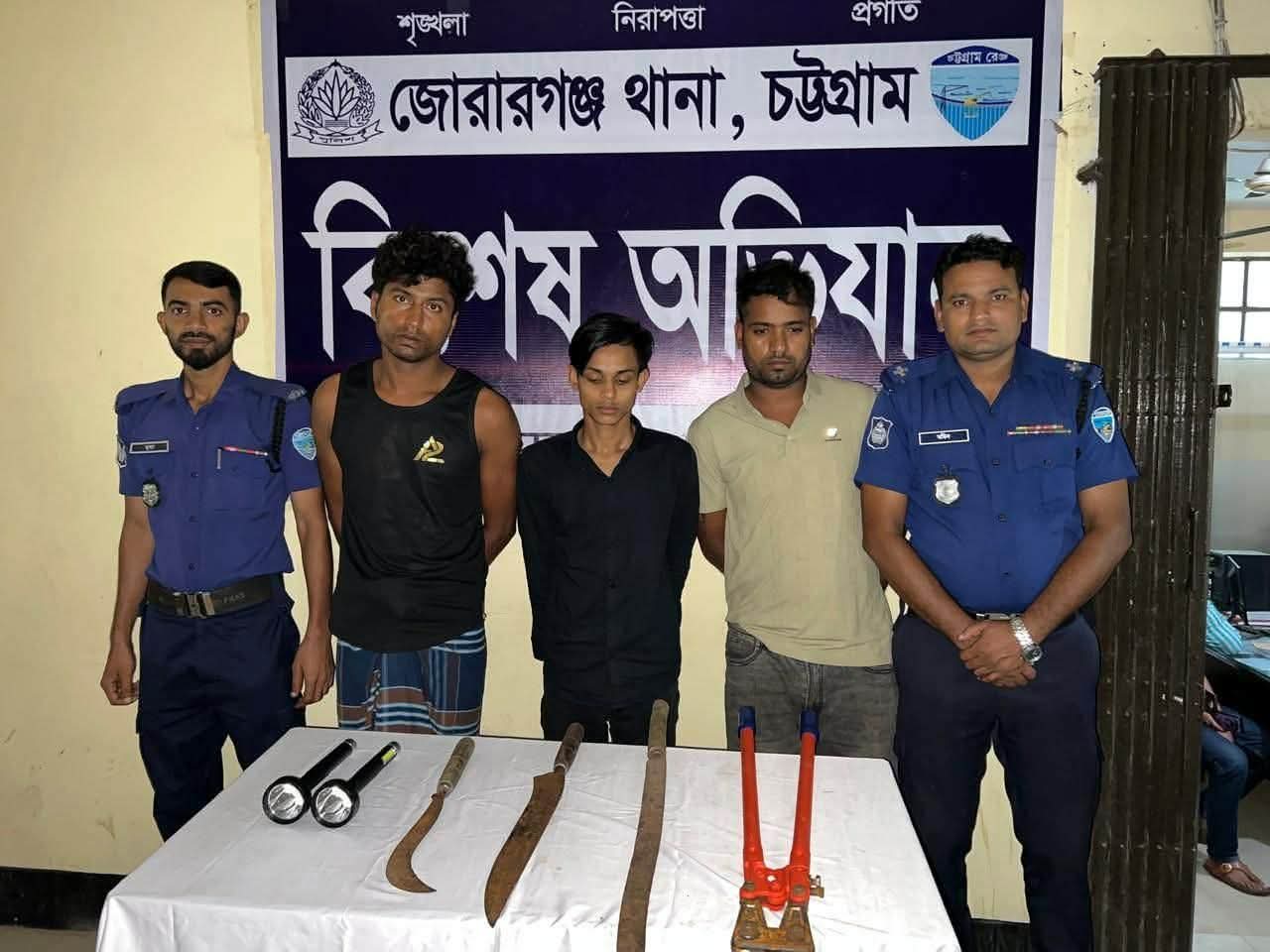 জেলা গোয়েন্দা শাখা ও জোরারগঞ্জ থানা পুলিশ এর যৌথ অভিযানে আন্তঃজেলা দুর্ধর্ষ ডাকাত ২৯ মামলার আসামি মোঃ নুর নবীসহ ৩ ডাকাত গ্রেফতার
