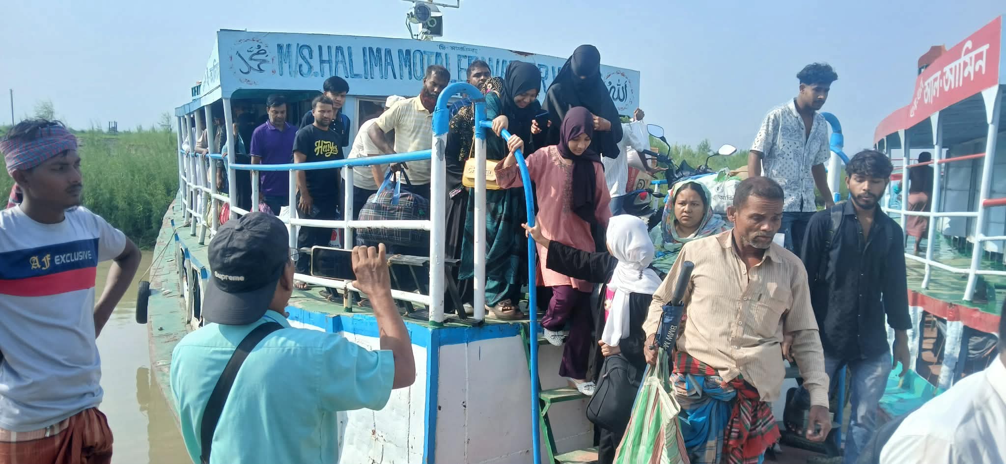 ফরিদপুরে আন্ত: জেলা মইনট ঘাটে অতিরিক্ত ভাড়া আদায়:যাত্রীদের হয়রানী