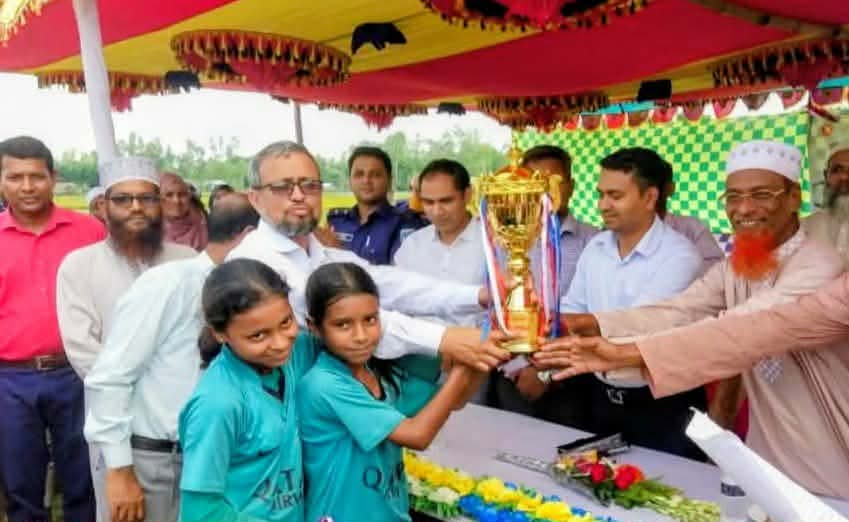 ফুলছড়িতে প্রাথমিক বিদ্যালয় গোল্ডকাপ টুর্নামেন্টের ফাইনাল খেলা অনুষ্ঠিত