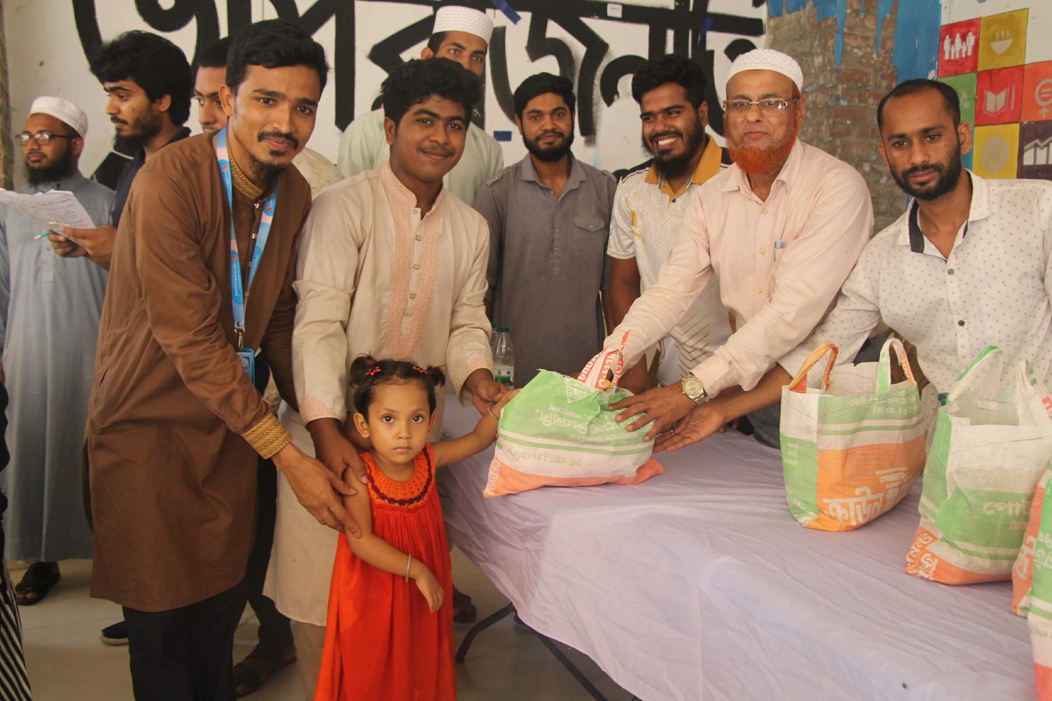 ঈদুল আজহা উপলক্ষে শিশুদের মাঝে ইবি সিআরসির ঈদ উপহার বিতরণ