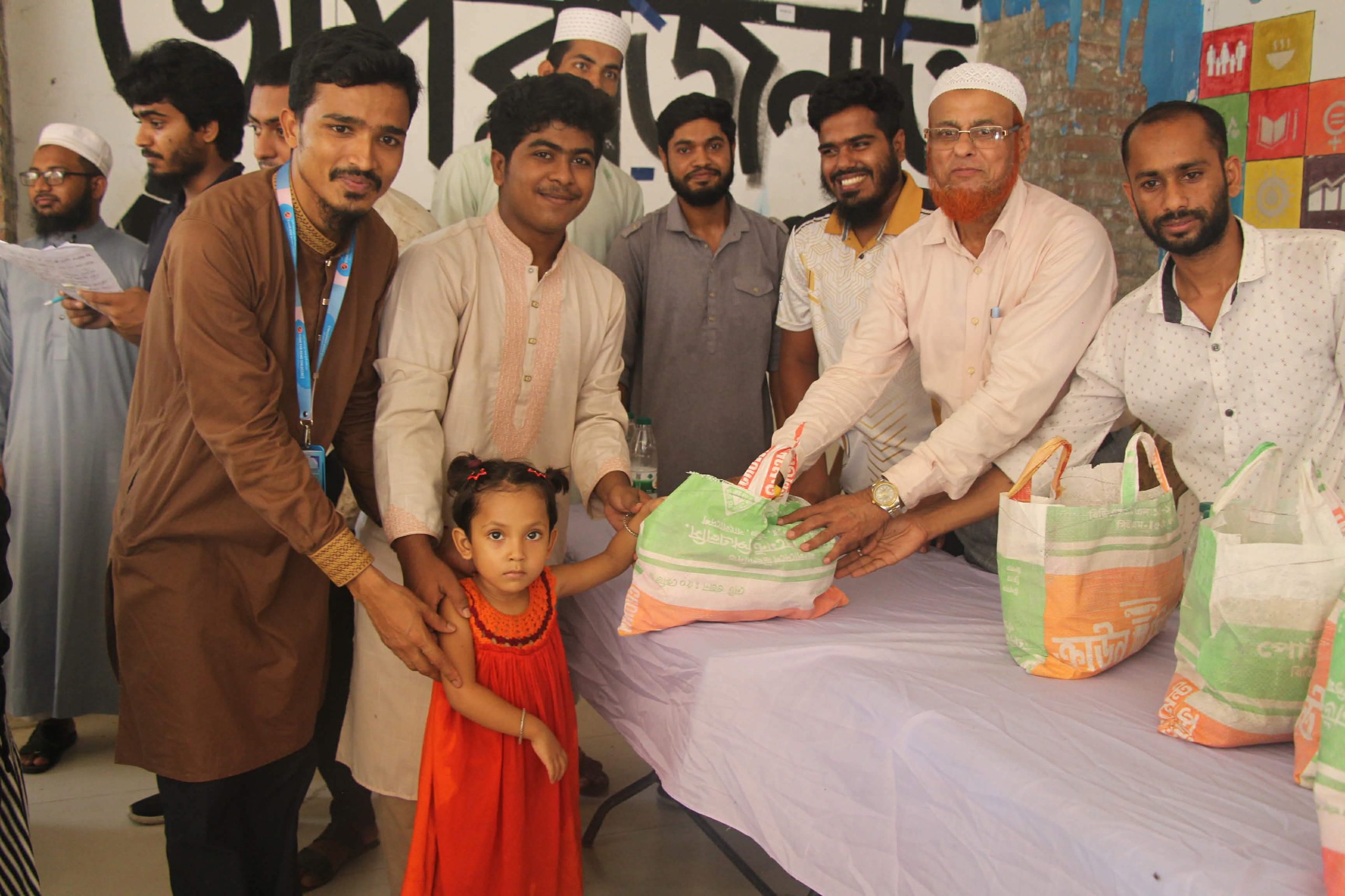 ঈদুল আজহা উপলক্ষে শিশুদের মাঝে ইবি সিআরসির ঈদ উপহার বিতরণ
