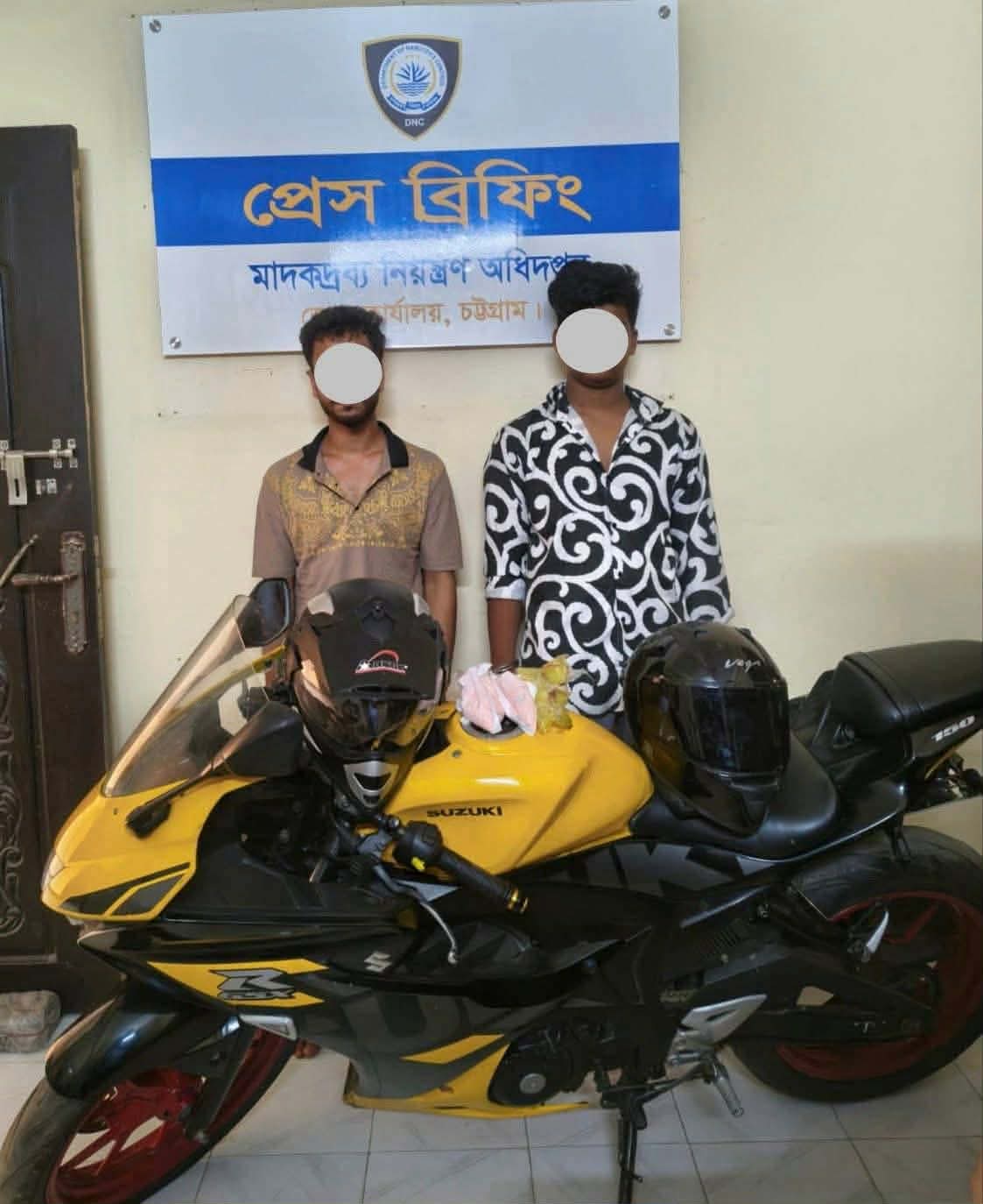 ডিএনসি চট্টগ্রাম জেলার অভিযানে কৌশলে পাচারের সময় ১৯০০ পিস ইয়াবা ট্যাবলেটের চালান উদ্ধার, আটক