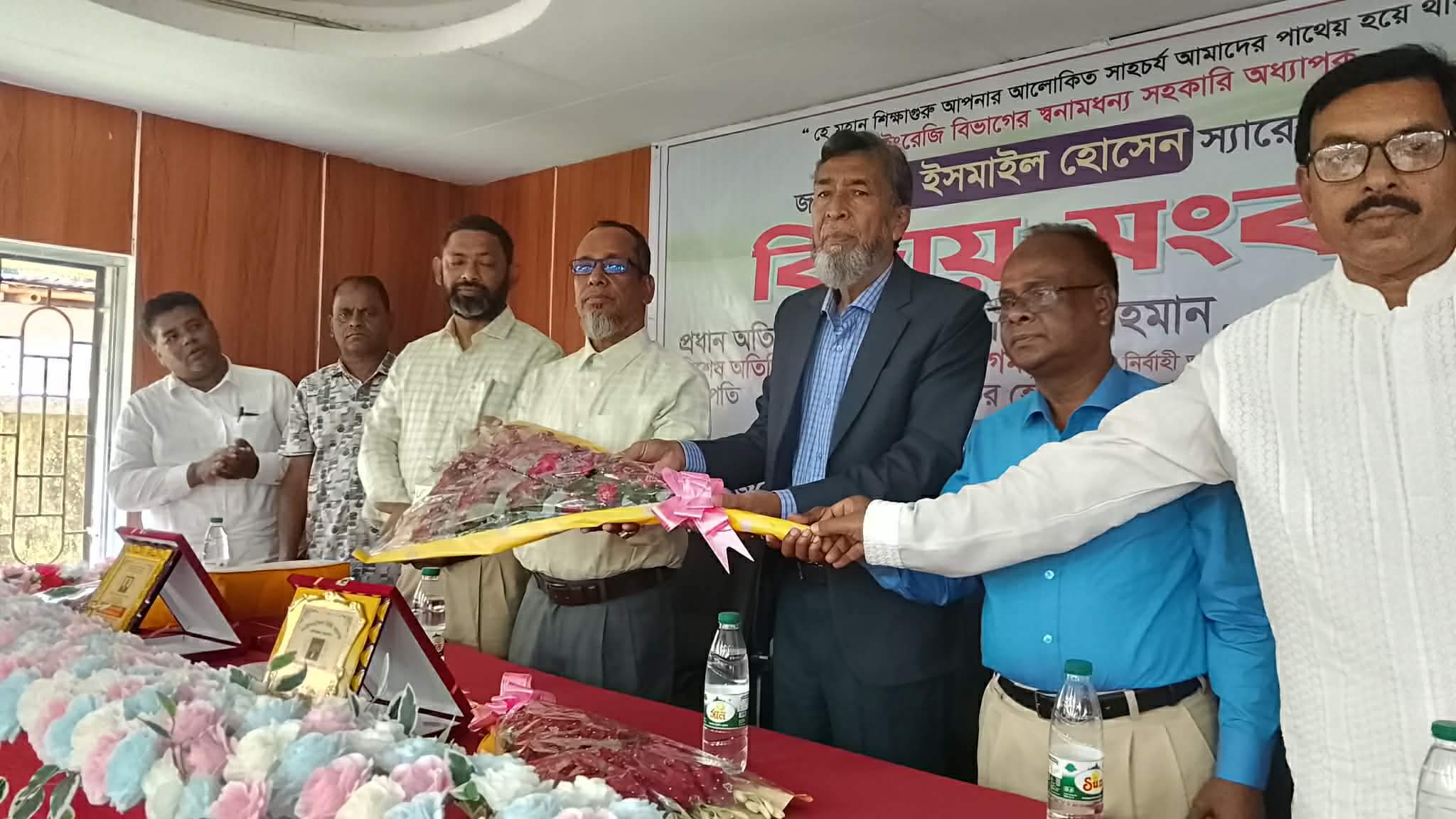 রাণীশংকৈল ডিগ্রি কলেজে সহকারী অধ্যাপকের বিদায় সংবর্ধনা