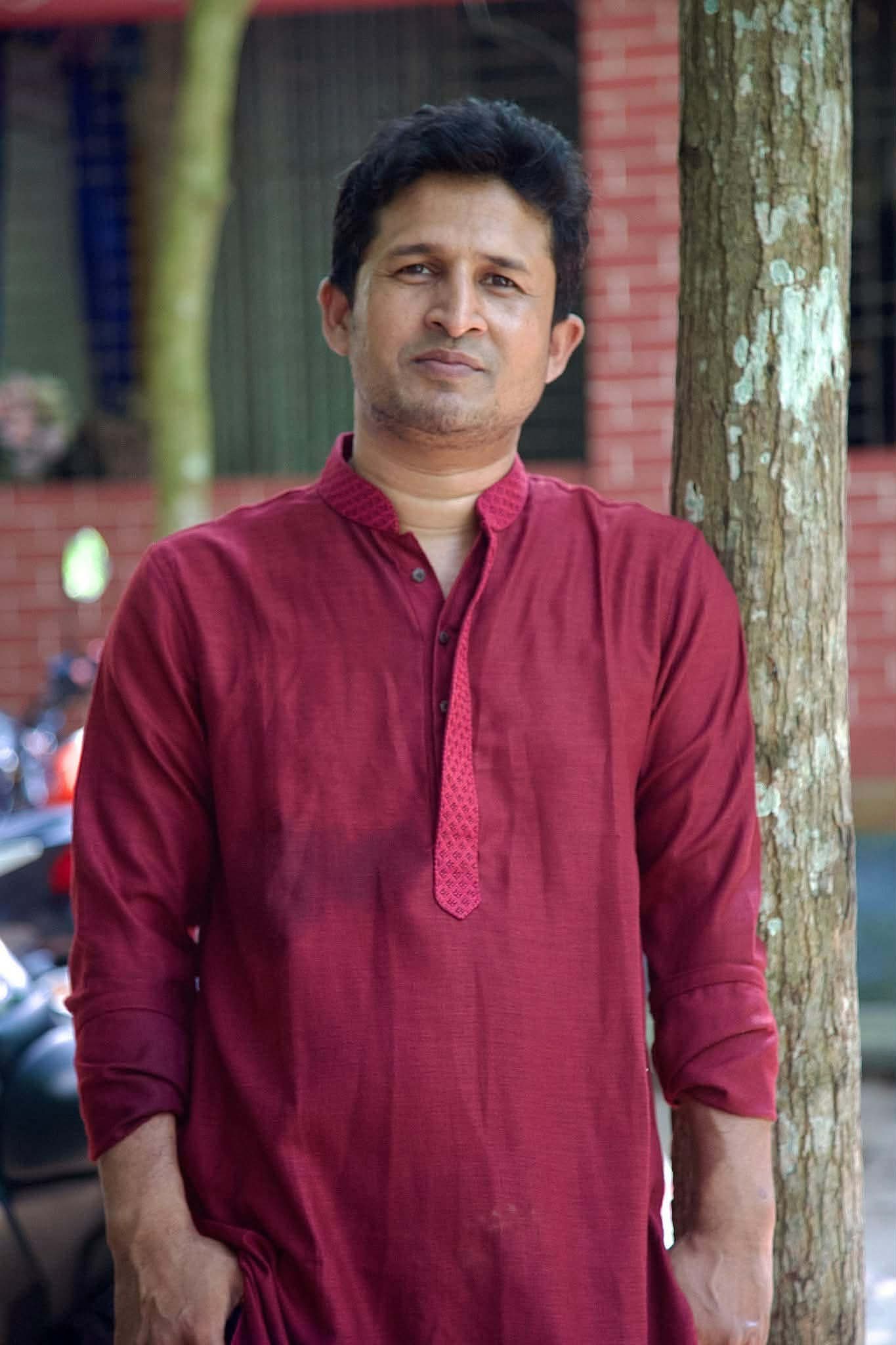 চরভদ্রাসন উপজেলায় টানা তৃতীয়বার শ্রেষ্ঠ সহকারী শিক্ষক নির্বাচিত মনিরুজ্জামান