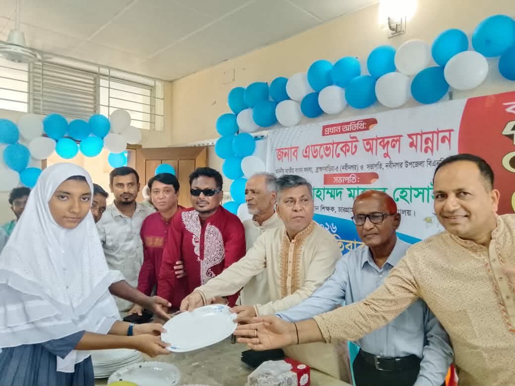 চারগ্রাম আদর্শ উচ্চ বিদ্যালয়ে উৎসবমুখর পরিবেশে বার্ষিক পুরস্কার বিতরণী অনুষ্ঠিত