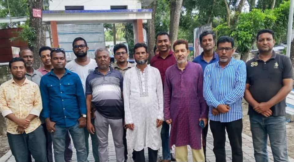 উজিরপুরে অপ-সাংবাদিকতার বিরুদ্ধে প্রতিবাদ সভা