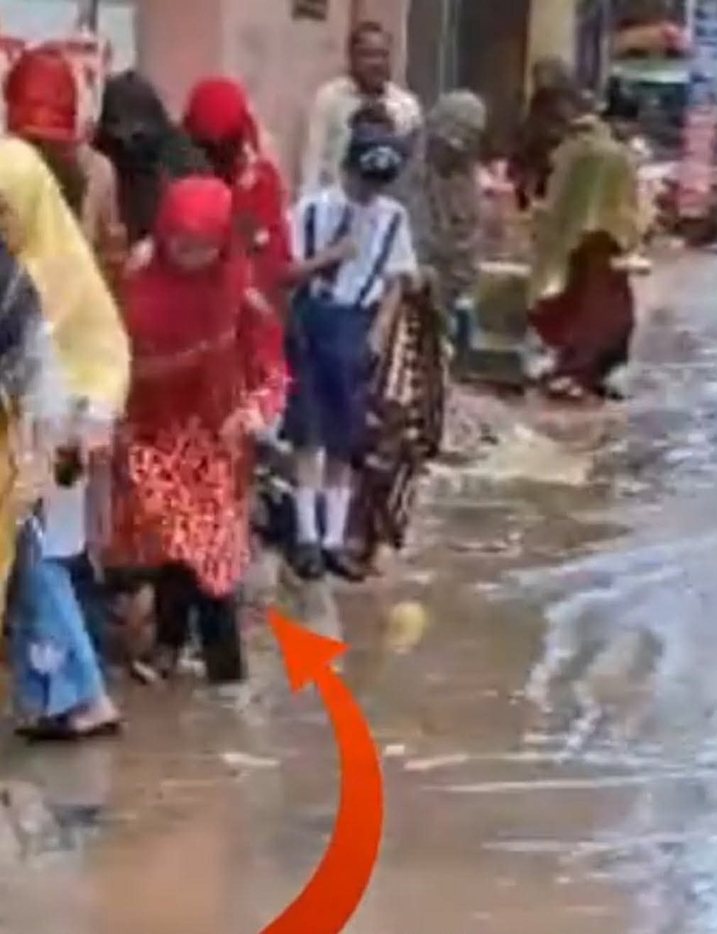 জলাবদ্ধতায় দুর্ভোগ চরমে, ব্রাহ্মণবাড়িয়া পৌরসভার দায়িত্বহীনতার অভিযোগ
