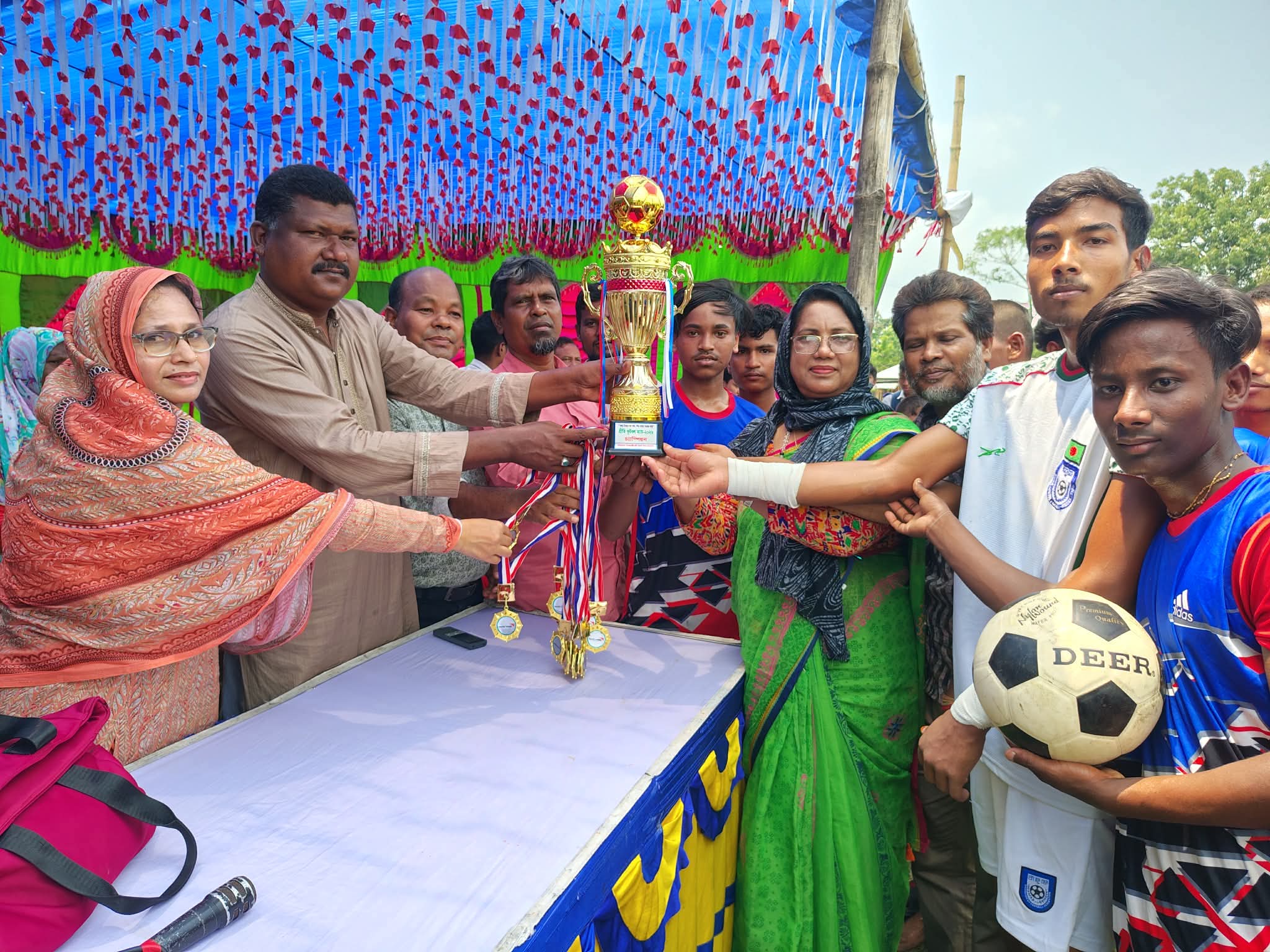 খেলাধুলায় শিশুদের আত্মবিশ্বাস ও নেতৃত্ব বিকাশে প্রীতি ফুটবল ম্যাচ অনুষ্ঠিত 