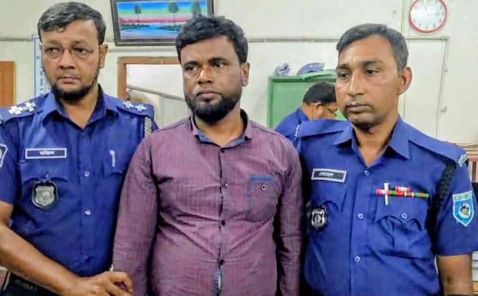 গাইবান্ধায় দুদক কর্মকর্তা সেজে ঘুষ দাবি, আটক প্রতারক জাফরউল্লাহ