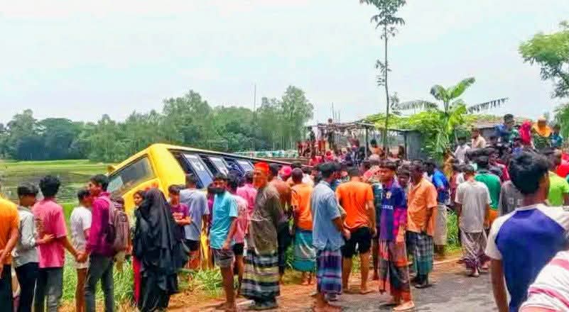 আনন্দের ঈদযাত্রায় বিষাদের ছায়া: গাইবান্ধায় দুই দুর্ঘটনায় আহত ২০