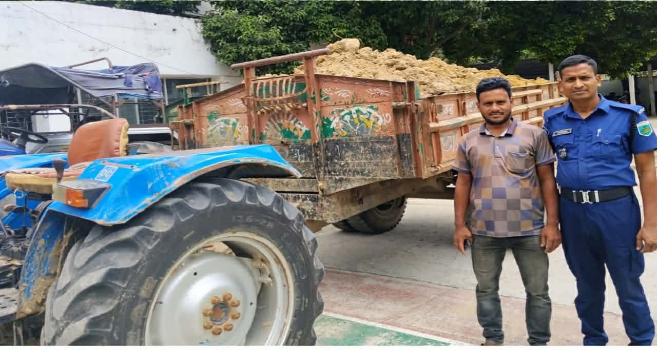 চাঁপাইনবাবগঞ্জে অবৈধ ভাবে মাটি উত্তোলন: ট্রাক্টর জব্দ, একজনকে ৫০ হাজার টাকা জরিমানা