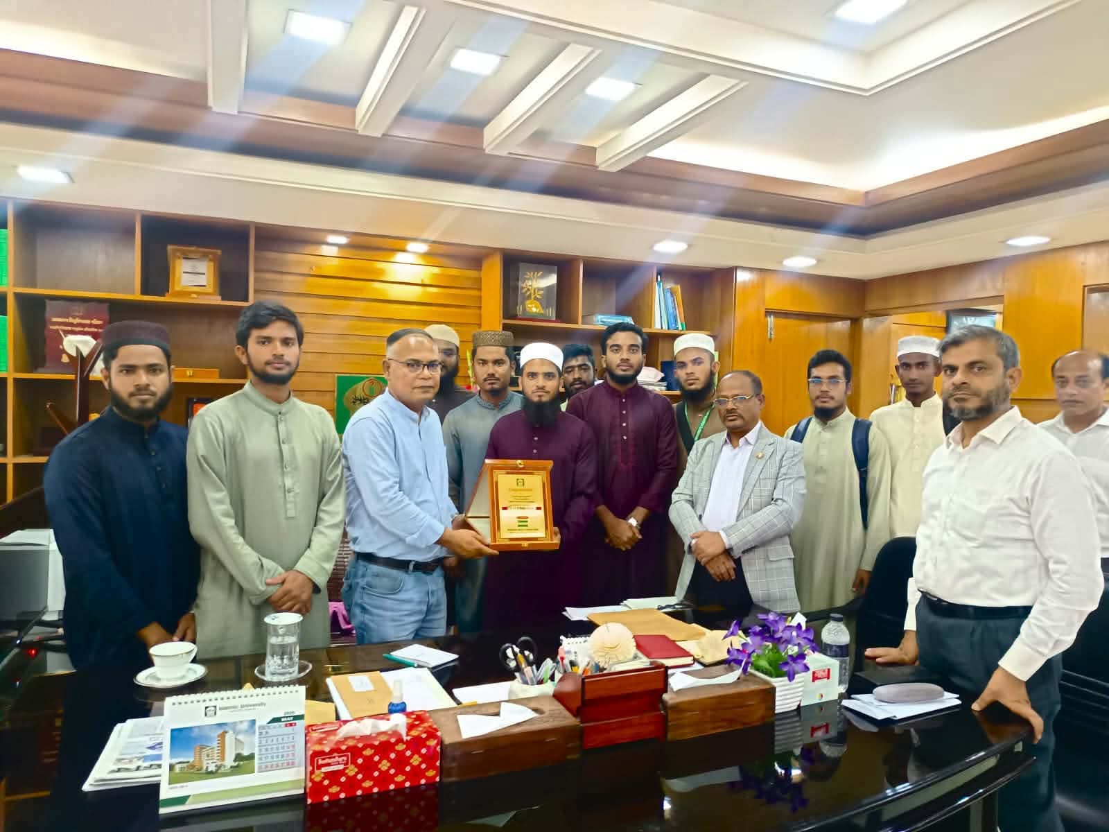 নবনিযুক্ত ইবি উপাচার্যের সাথে জমিয়তে তালাবায়ের সৌজন্য সাক্ষাৎ
